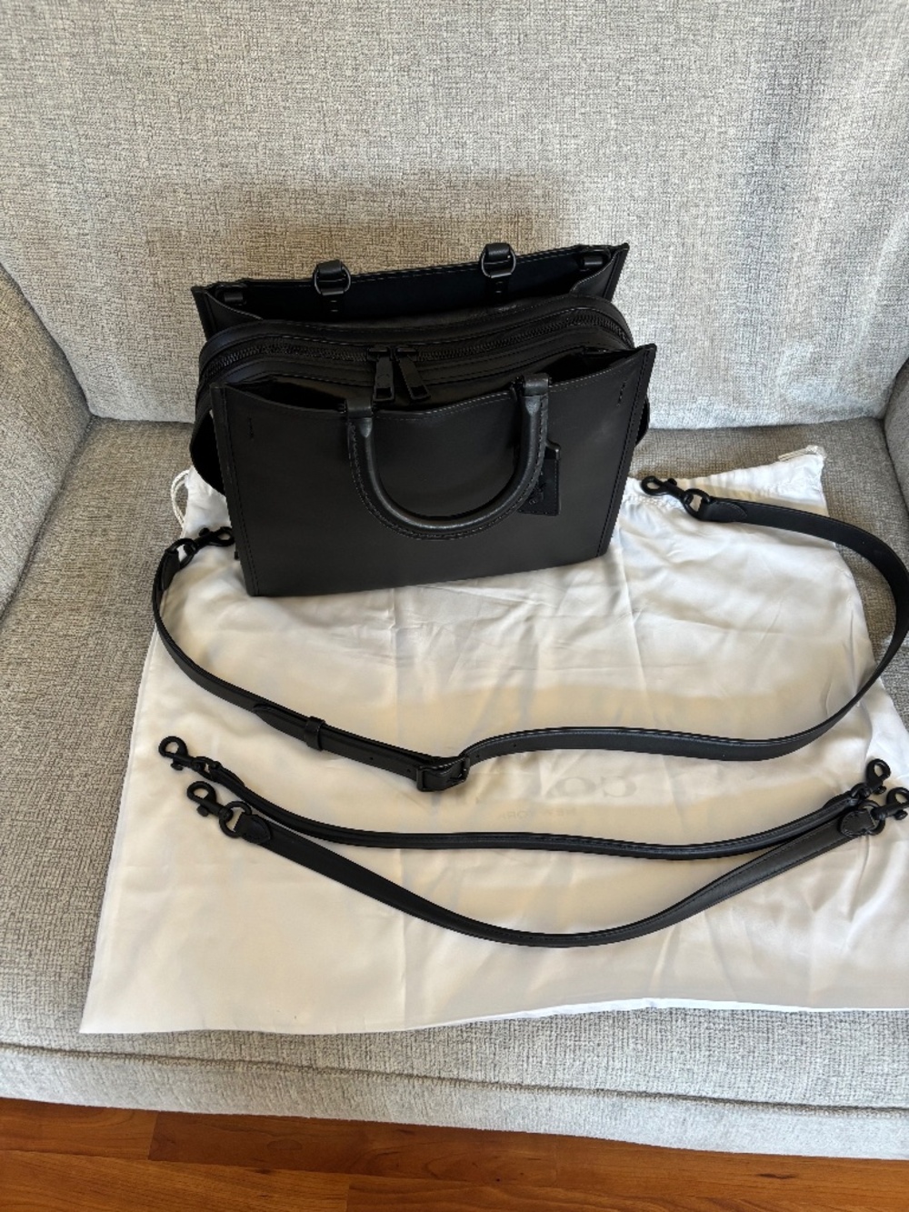 Coach Rogue Glove Tanned leather all black 30